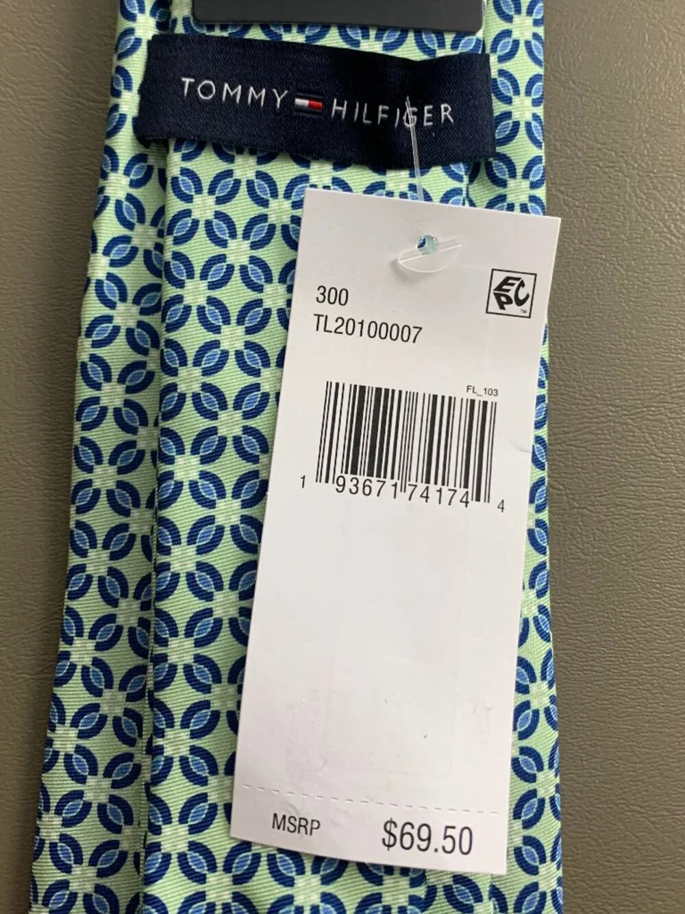 Tommy Hilfiger Men's 3'' 100% Silk Neck Tie, Green Multi Delano Medallion